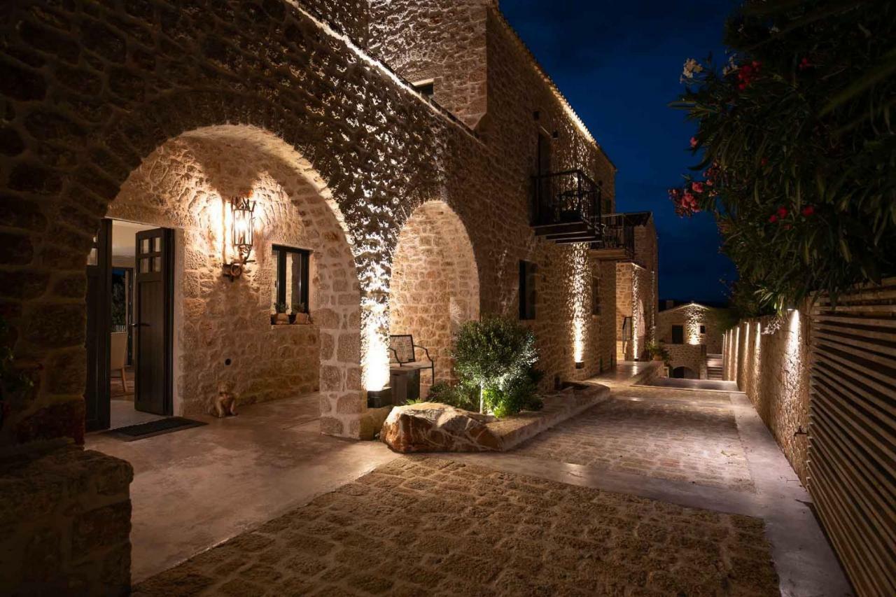 Alistos Hotel Gythio Bagian luar foto